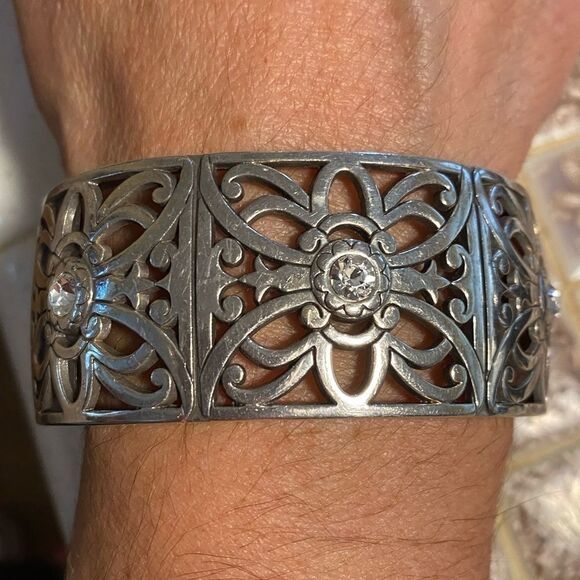 BRIGHTON silver‎ and swarovski crystal wide magnetic bangle bracelet - Picture 5 of 6